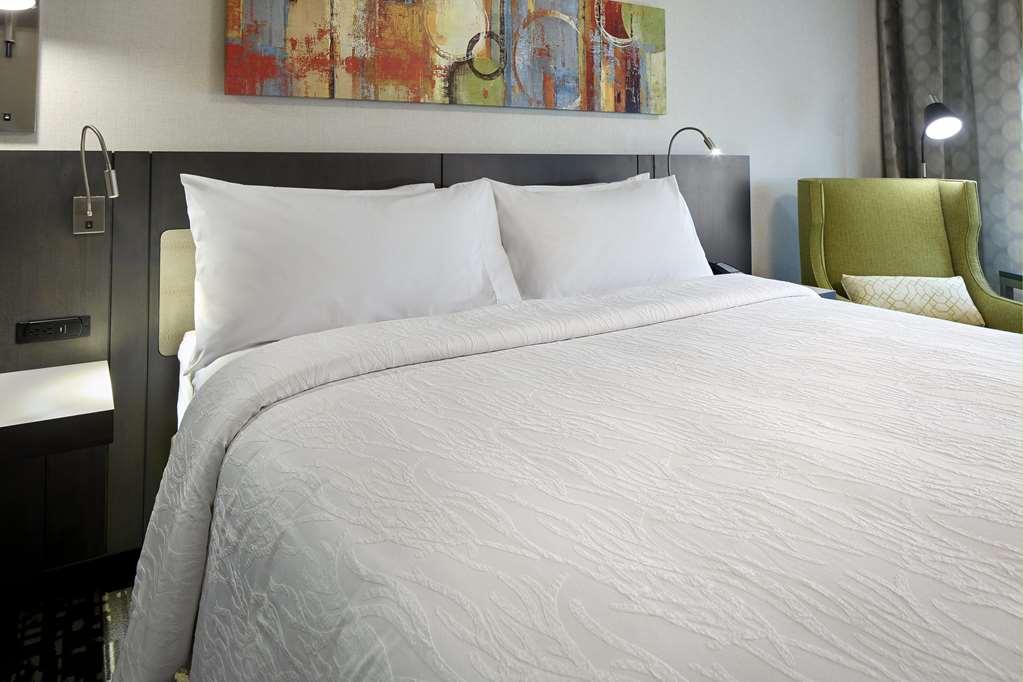 Hilton Garden Inn Camden Waterfront Philadelphia Room photo